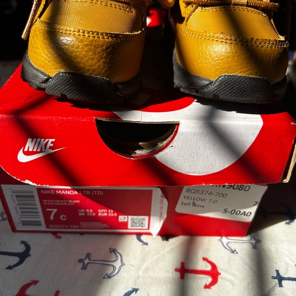 Nike Manola wheat boot boy Sz 7c Excellent Condition With Box - Picture 4 of 5